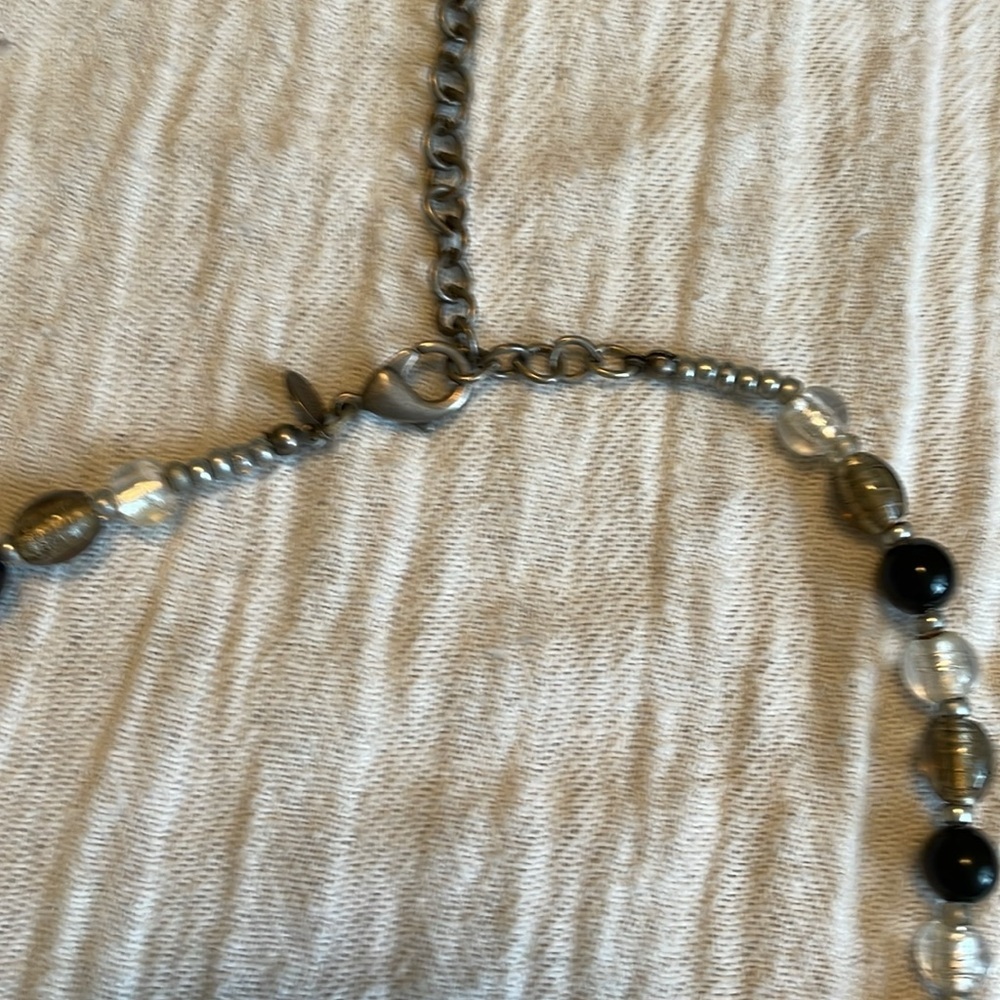 Asymmetrical glass beaded necklace - Picture 3 of 4